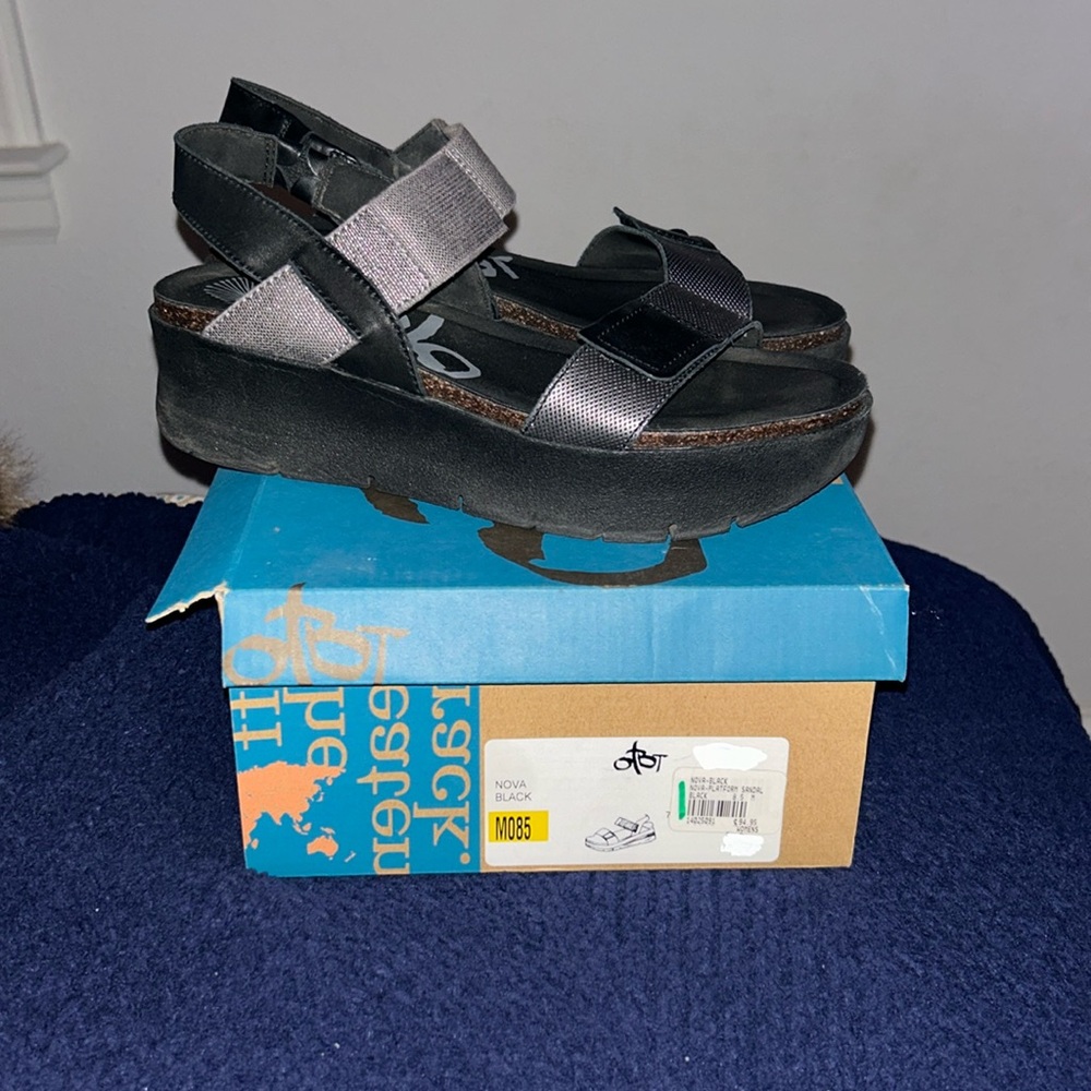 OTBT Nova Platform Sandals
